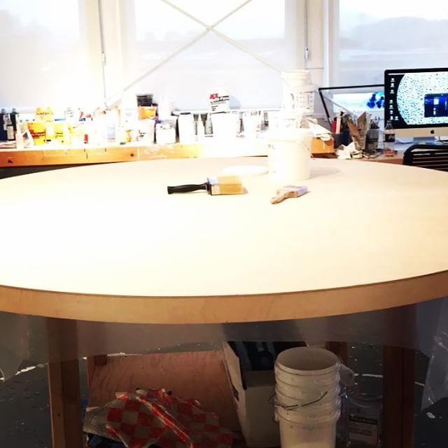 In the studio: Time-lapse of caffeinated 1st gesso coat on a big 7' (2.13m) round painting. I'm going to need longer arms to get the gesso coats on this monster. Plan is that this will be one of a few gesso coats then onto multiple paint and gel layers. Finally getting to work consistently at a large scale and enjoying the process.