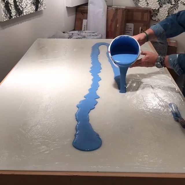 In the studio: it’s Black (and Blue) Friday here in the US. Yet another Timelapse video of paint pours Yea! This is the 2nd last light sky blue pour production. Squeezing in some studio time before 3 shows in a row. Stay tuned for more adventures in the studio. . . . Three upcoming shows:. . . @icb_winter_open_studios December 1-3 in Sausalito. . . @spectrummiami during @artbasel in Miami December 7-10th Both 811 with @adcfineart . . @startupartfair in Venice beach at the Kinney - Los Angeles January 26-28