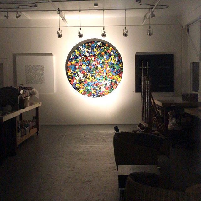 Looking a bit calm and quiet in the studio this afternoon: View is of a recently completed 72” round (1.82m)“Circumnavigate” from the “Circumference Series” Piece is on a 4” deep birch bentwood edge panel. DM me if interested in purchase. Stay tuned for more art creation and upcoming show announcements from my studio in Sausalito !! . . . . . .
