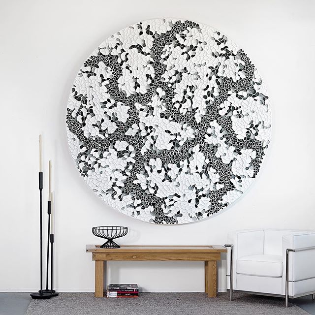One of my larger pieces Braided Flows - an 84″ round. Acrylic on panel from 2016. Always fun to see my pieces displayed with furnishings to better see the scale and help visualize how my work looks in a home. Thanks to @hudsongracesf for beautiful accent pieces and @danaspaethphotography for a great shoot.
