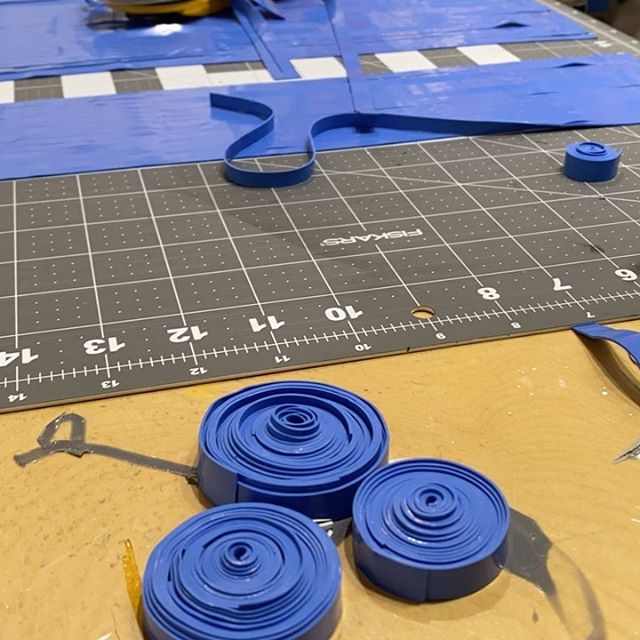 Sunday in the studio: more shades of Blue. Number 12 of 14 colors needed to complete a large piece. As promised my IG feed is going to be rather repetitive for next couple of weeks as I’m going to be making lots and lots of these small paint pucks. Finally pushing to complete a piece that I’ve been working on sporadically for a couple of years. I’m getting work finished for the upcoming @icbartists Winter Open Studios in  December 6, 7 and 8th. .