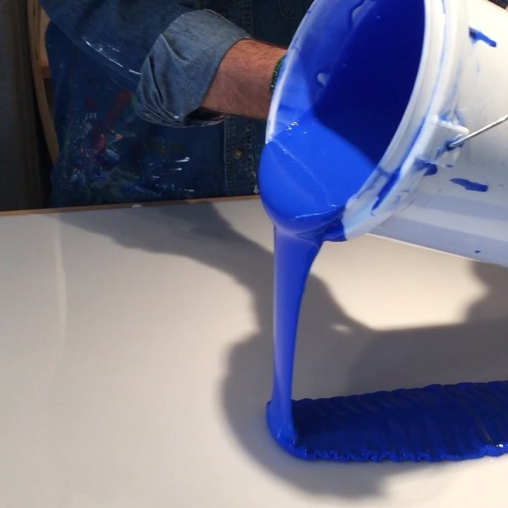 Today in the studio: Video of pouring of 2 gallons of ultramarine and anthraquinone blue gel. This pour will be used as acrylic skins for a commission piece. The @goldenpaints gel mix I use makes for beautiful level sheets. 4 or 5 days drying time and on to the next step.